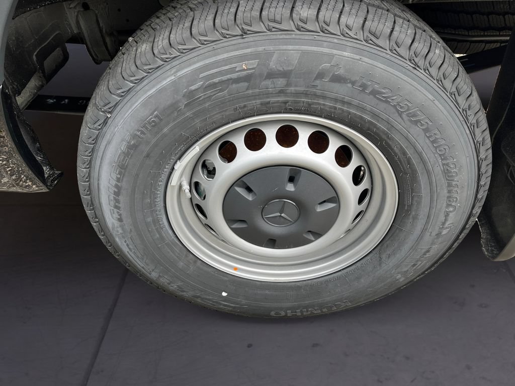 Used 2025 Mercedes-Benz Sprinter 2500 image 9