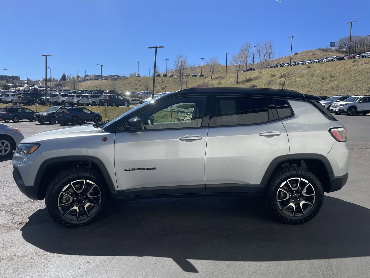 Used 2025 Jeep Compass Trailhawk AWD/4WD image 4