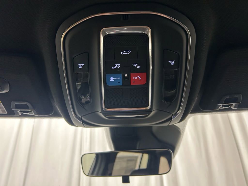 New 2025 Jeep Grand Cherokee Limited w/ Black Appearance Package image 19