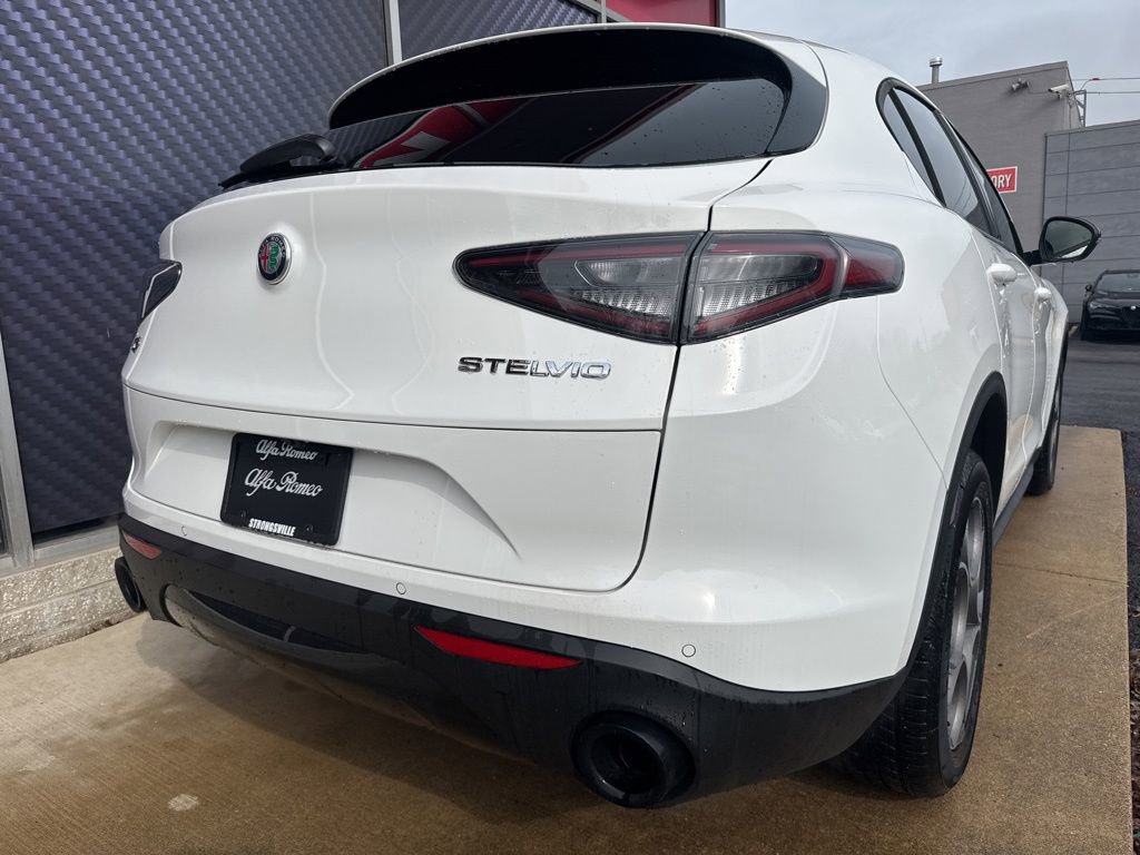 New 2026 Alfa Romeo Stelvio Sprint AWD/4WD image 3