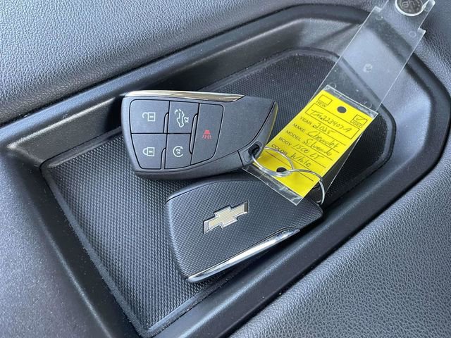 Used 2025 Chevrolet Silverado 1500 LT image 32