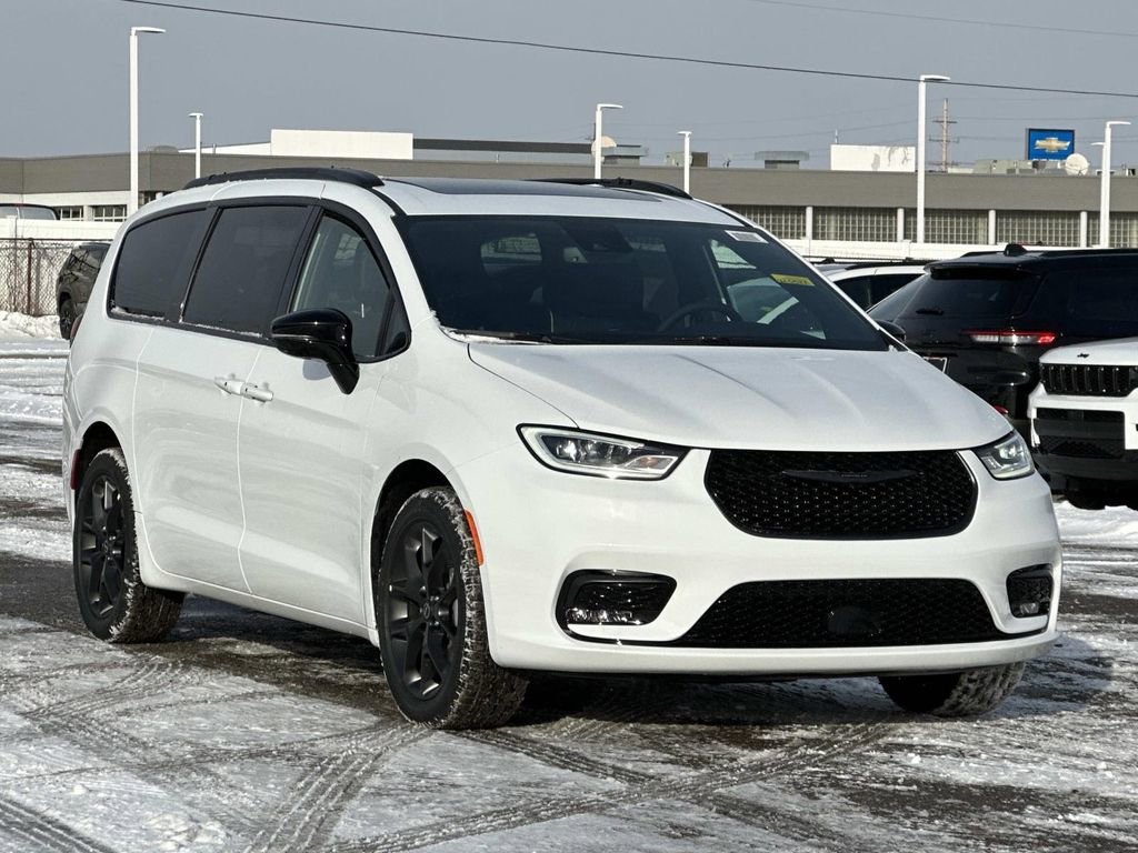 New 2026 Chrysler Pacifica Limited w/ S Appearance Package image 1