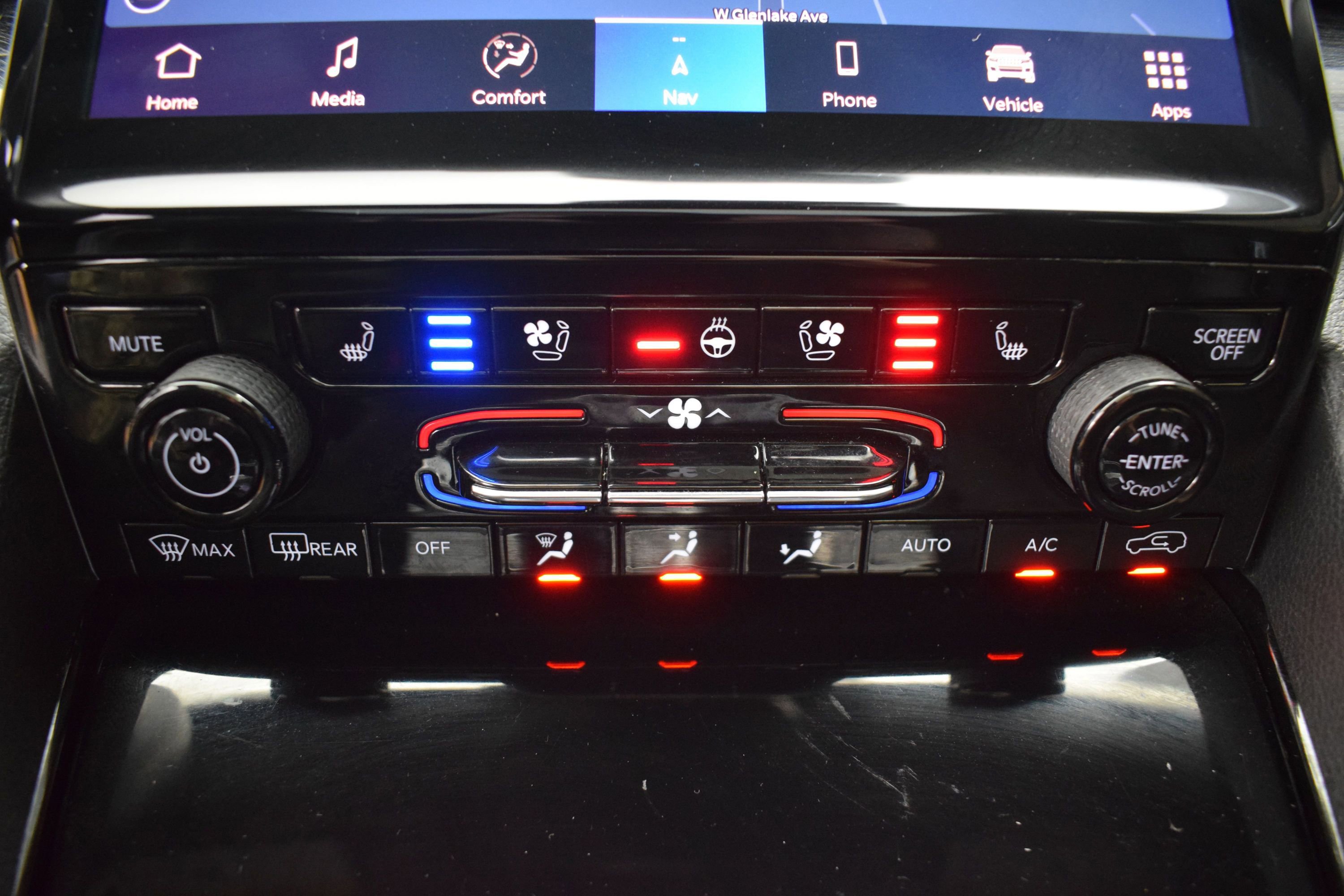 Used 2022 Jeep Grand Cherokee Trailhawk w/ ADV Protech Group II AWD/4WD image 24