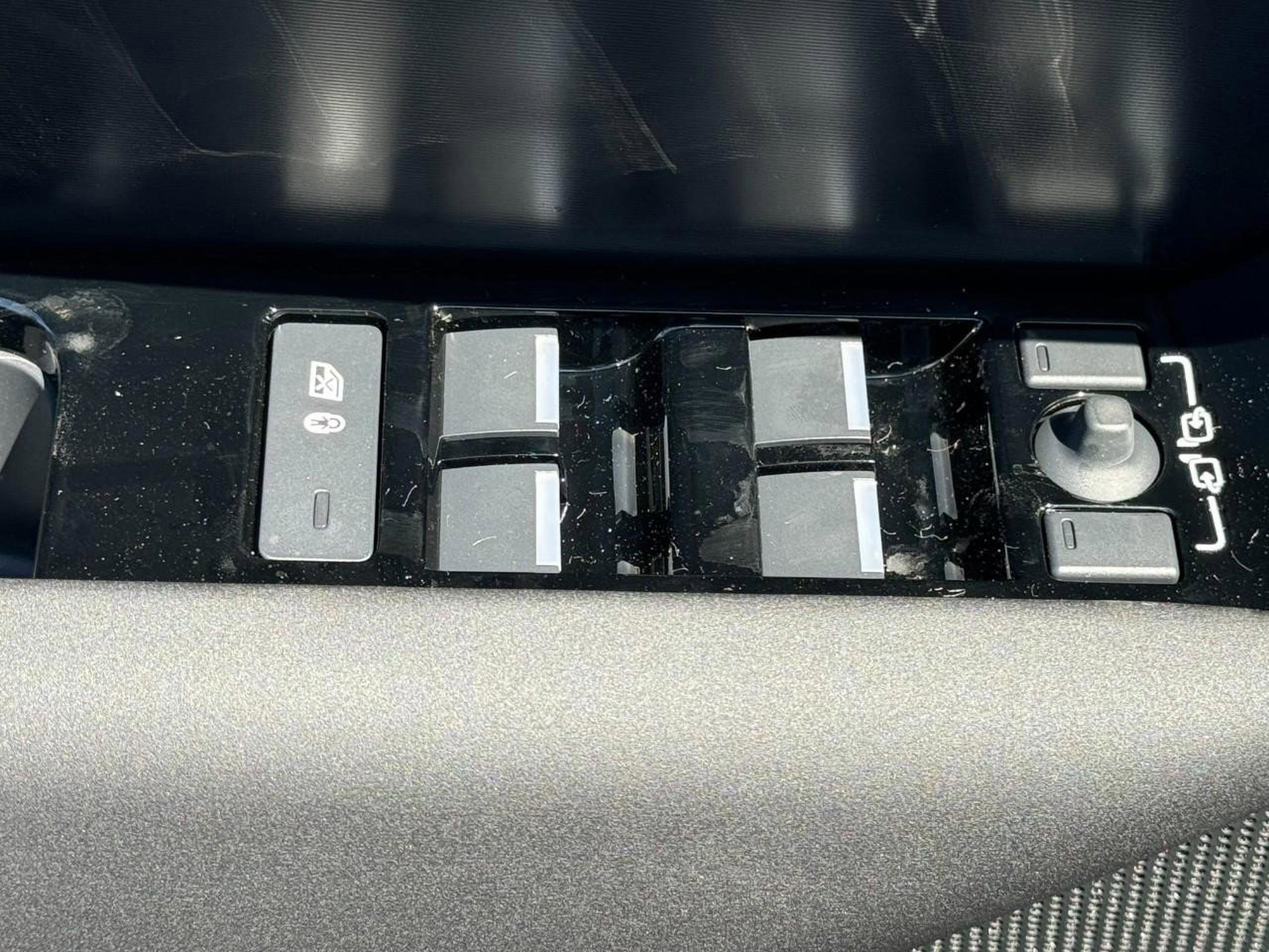 Used 2026 Land Rover Range Rover Velar Dynamic SE image 21