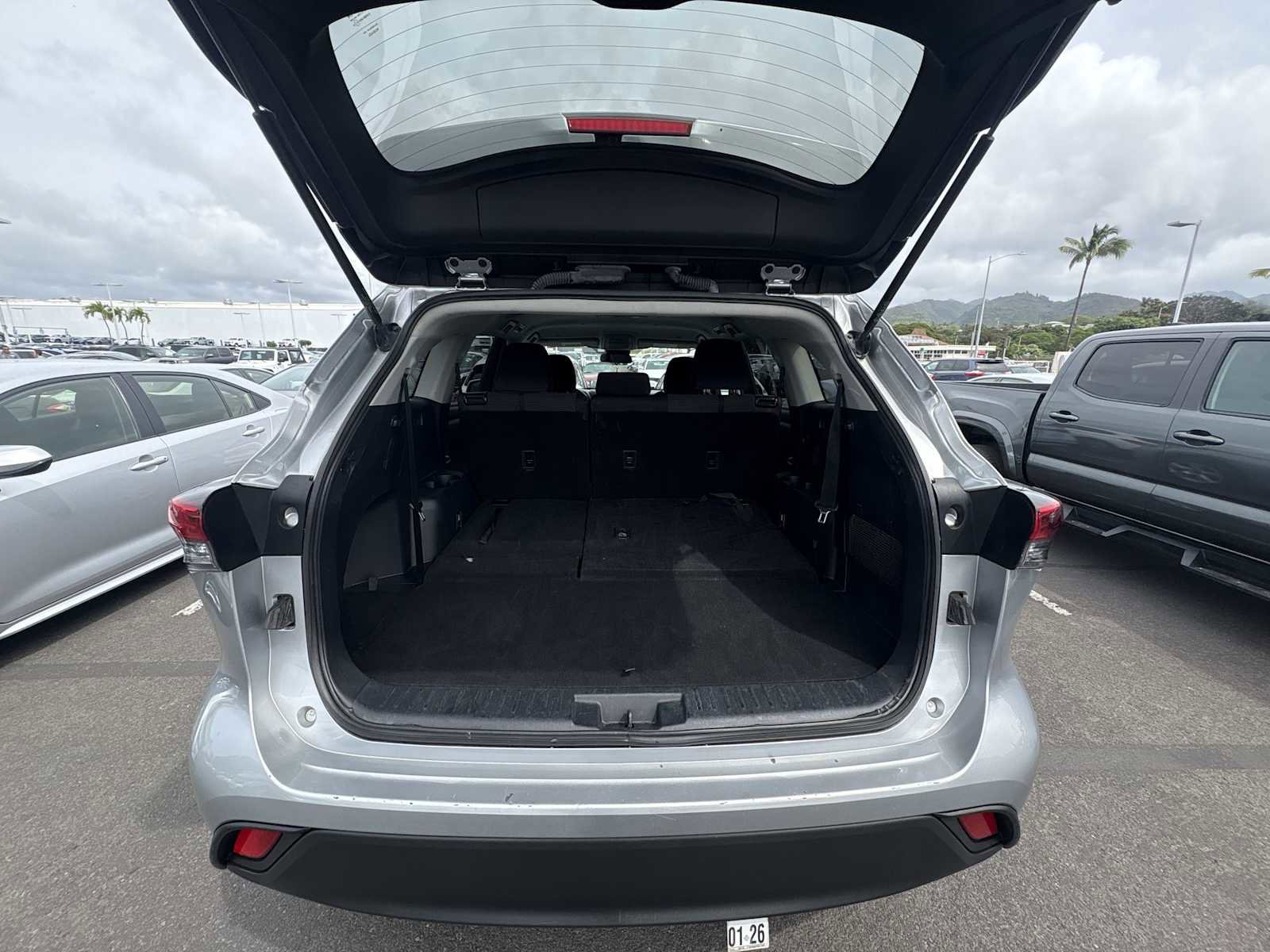 Used 2023 Toyota Highlander L image 19