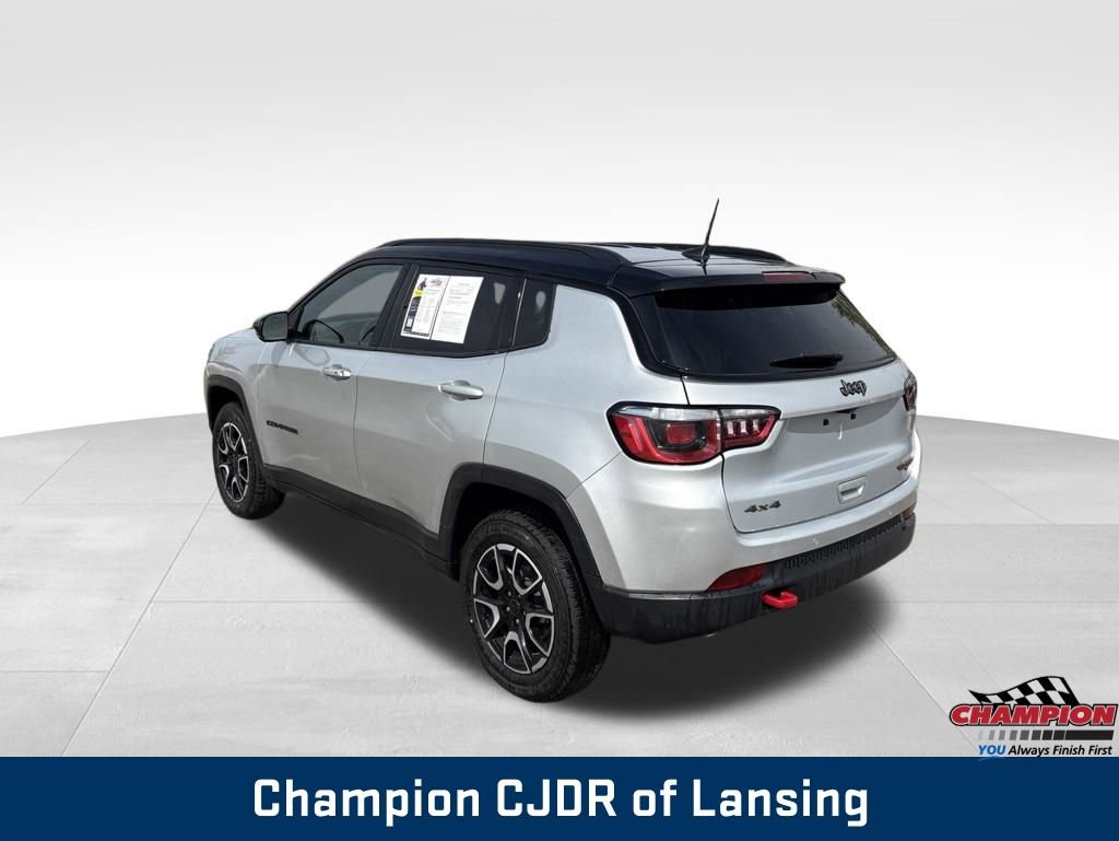 Used 2025 Jeep Compass Trailhawk AWD/4WD image 8