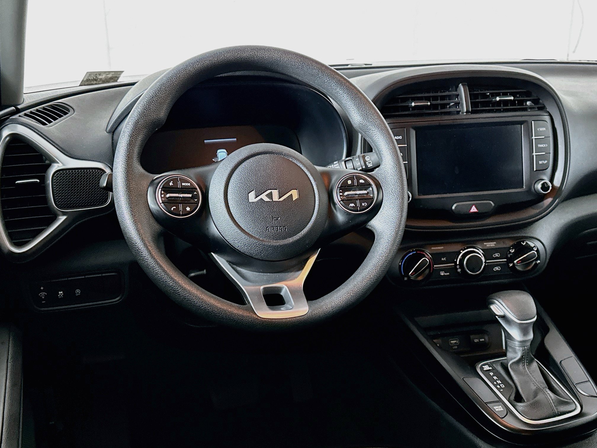 Used 2025 Kia Soul LX w/ LX Technology Package FWD image 18