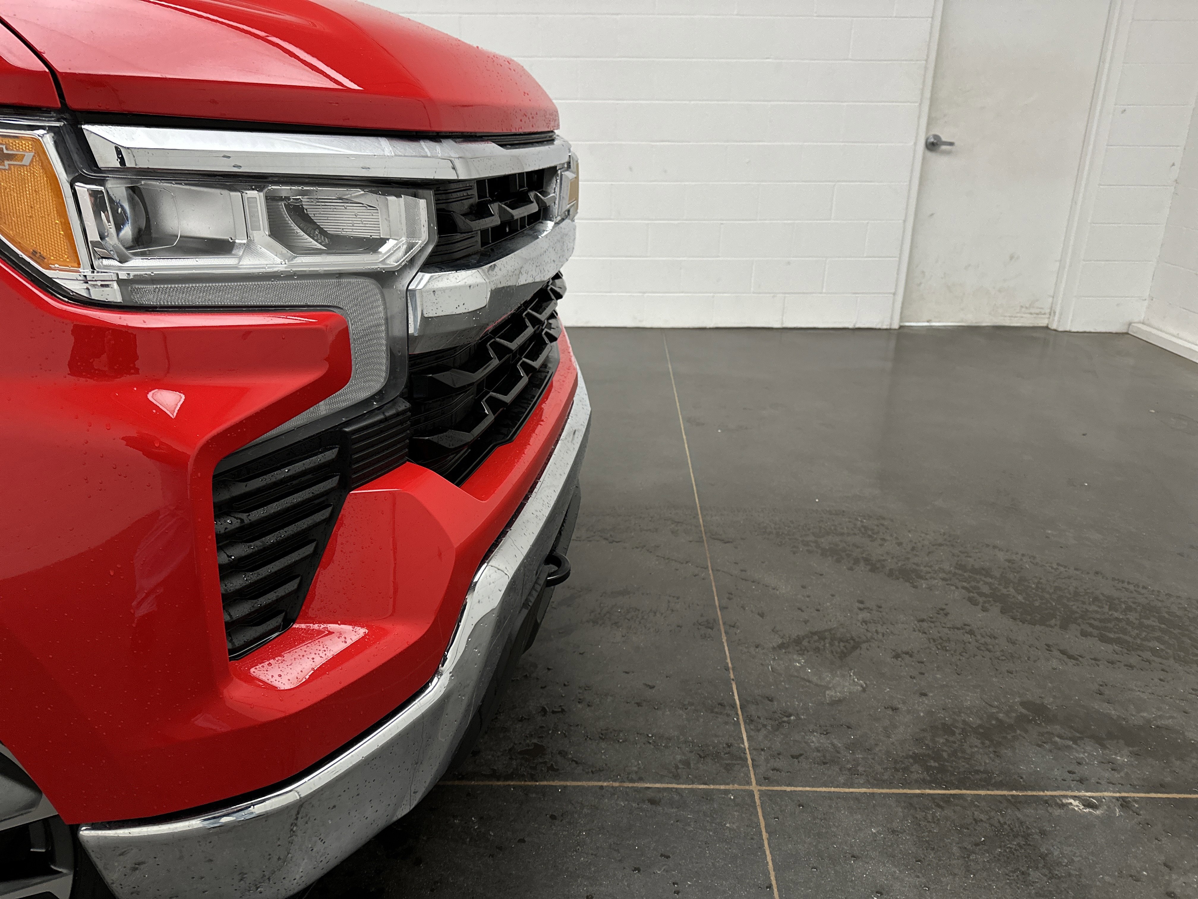 Used 2024 Chevrolet Silverado 1500 LT AWD/4WD image 2