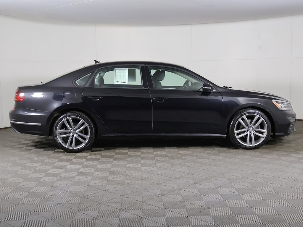 Used 2018 Volkswagen Passat 2.0T R-Line w/ R-Line Lighting Package FWD image 14