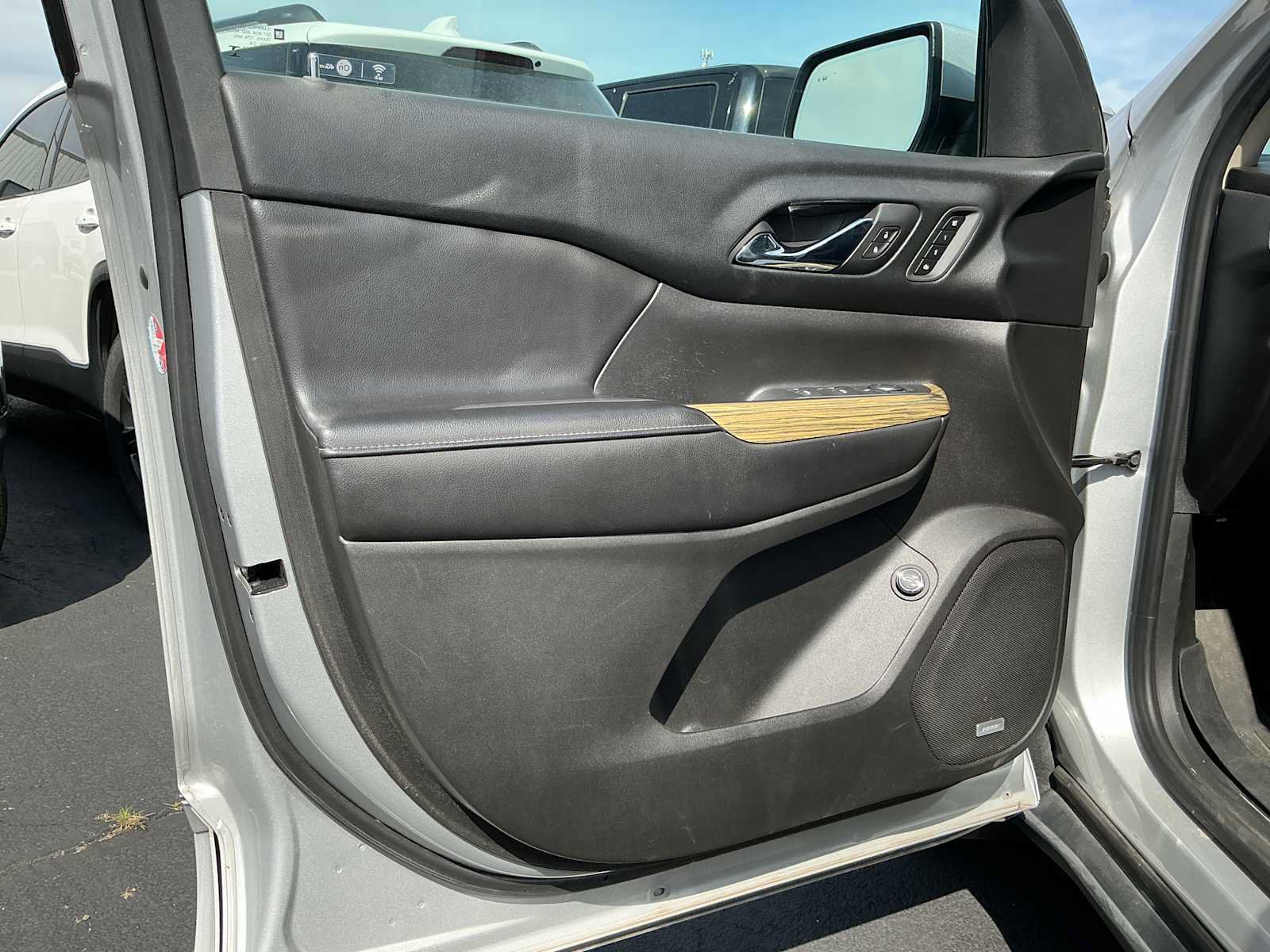 Used 2018 GMC Acadia Denali w/ Technology Package AWD/4WD image 17