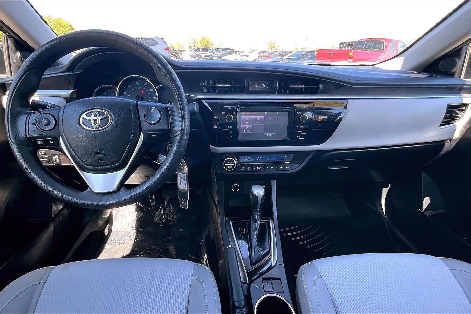 Used 2015 Toyota Corolla LE image 14