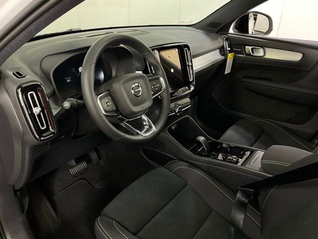 New 2026 Volvo XC40 B5 Ultra w/ Protection Package Premier image 19