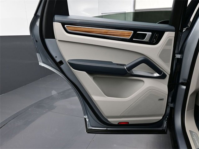 Used 2022 Porsche Cayenne Turbo image 9
