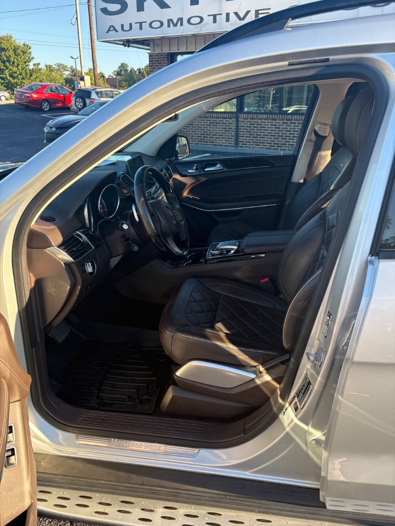 Used 2017 Mercedes-Benz GLS 550 4MATIC image 20