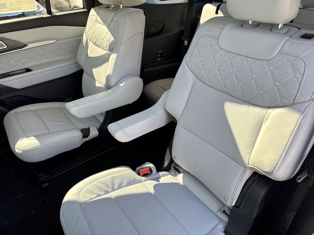 New 2026 Ford Explorer Platinum image 42