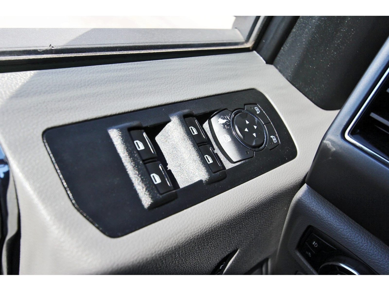 Used 2019 Ford F150 XLT w/ Equipment Group 302A Luxury AWD/4WD image 19