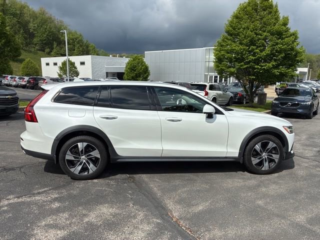 Used 2020 Volvo V60 T5 Cross Country w/ Protection Package Premier AWD/4WD image 3