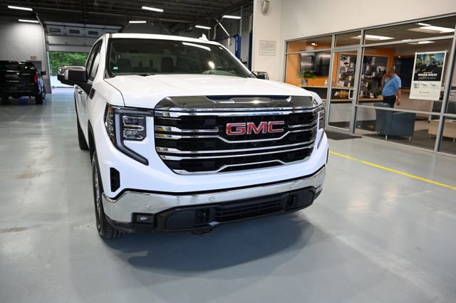Used 2022 GMC Sierra 1500 SLT w/ SLT Convenience Package AWD/4WD image 3