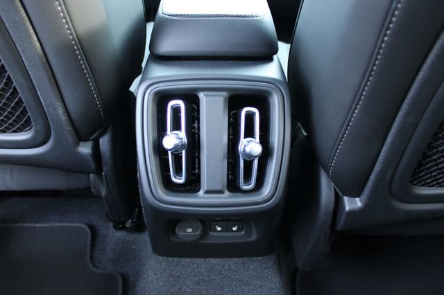 Used 2025 Volvo XC40 B5 Core image 36