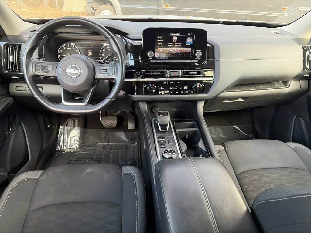 Certified 2025 Nissan Pathfinder SV image 12