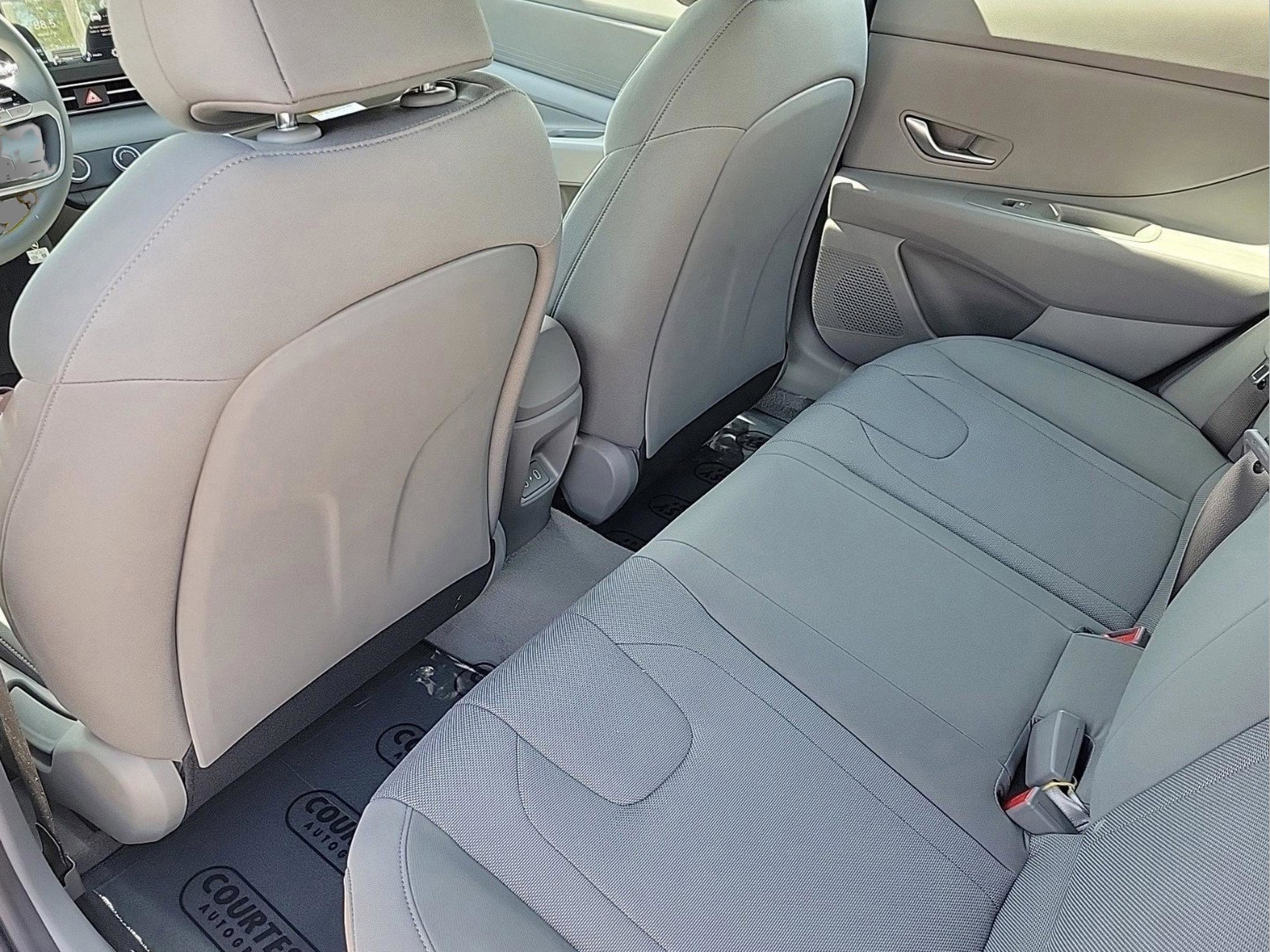 New 2026 Hyundai Elantra SE image 23