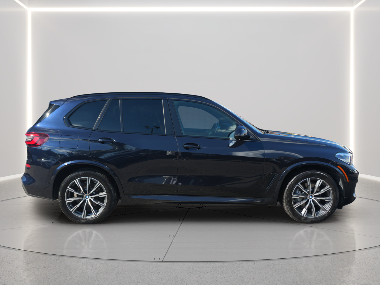 Used 2021 BMW X5 xDrive40i w/ M Sport Package AWD/4WD image 6