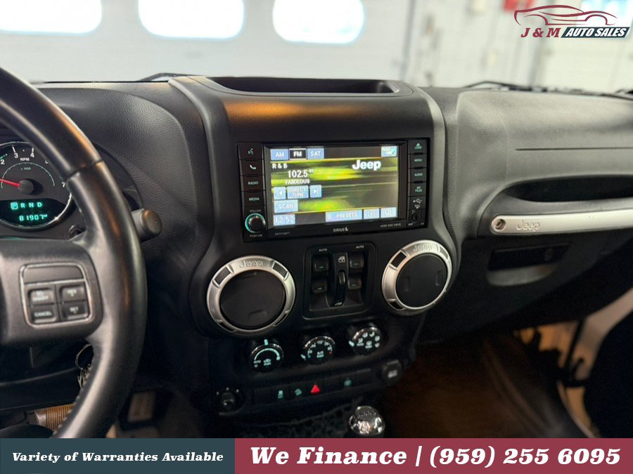 Used 2015 Jeep Wrangler Unlimited Sahara w/ Dual Top Group AWD/4WD image 18