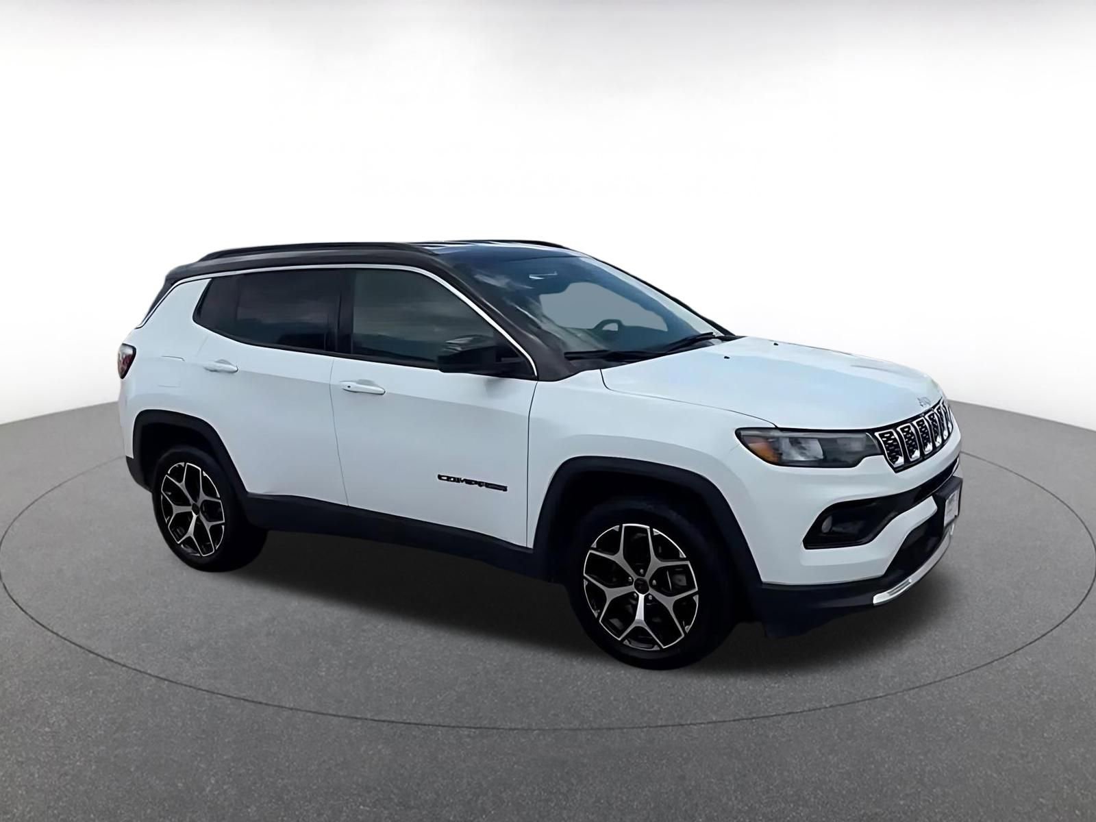 Used 2025 Jeep Compass Limited AWD/4WD image 2