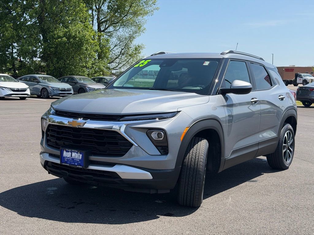 Used 2025 Chevrolet TrailBlazer LT image 2