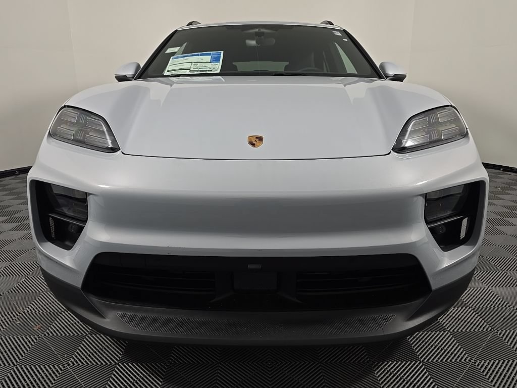 Certified 2025 Porsche Macan Electric RWD image 10