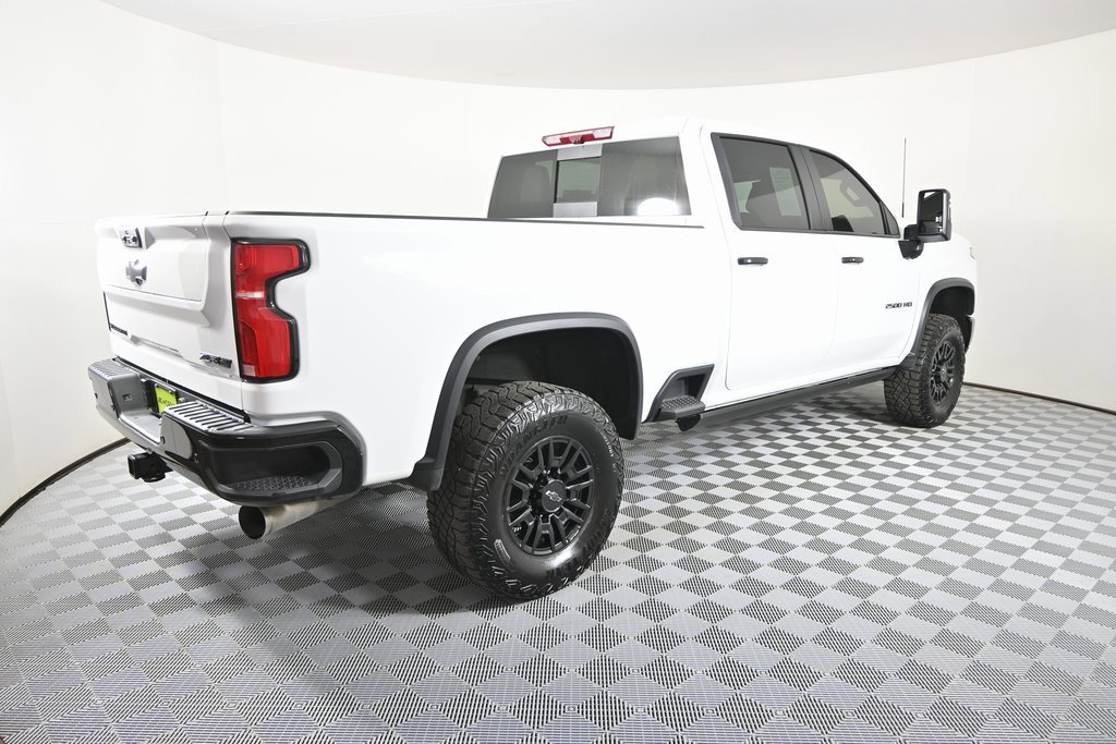 Used 2025 Chevrolet Silverado 2500 ZR2 w/ Technology Package image 7
