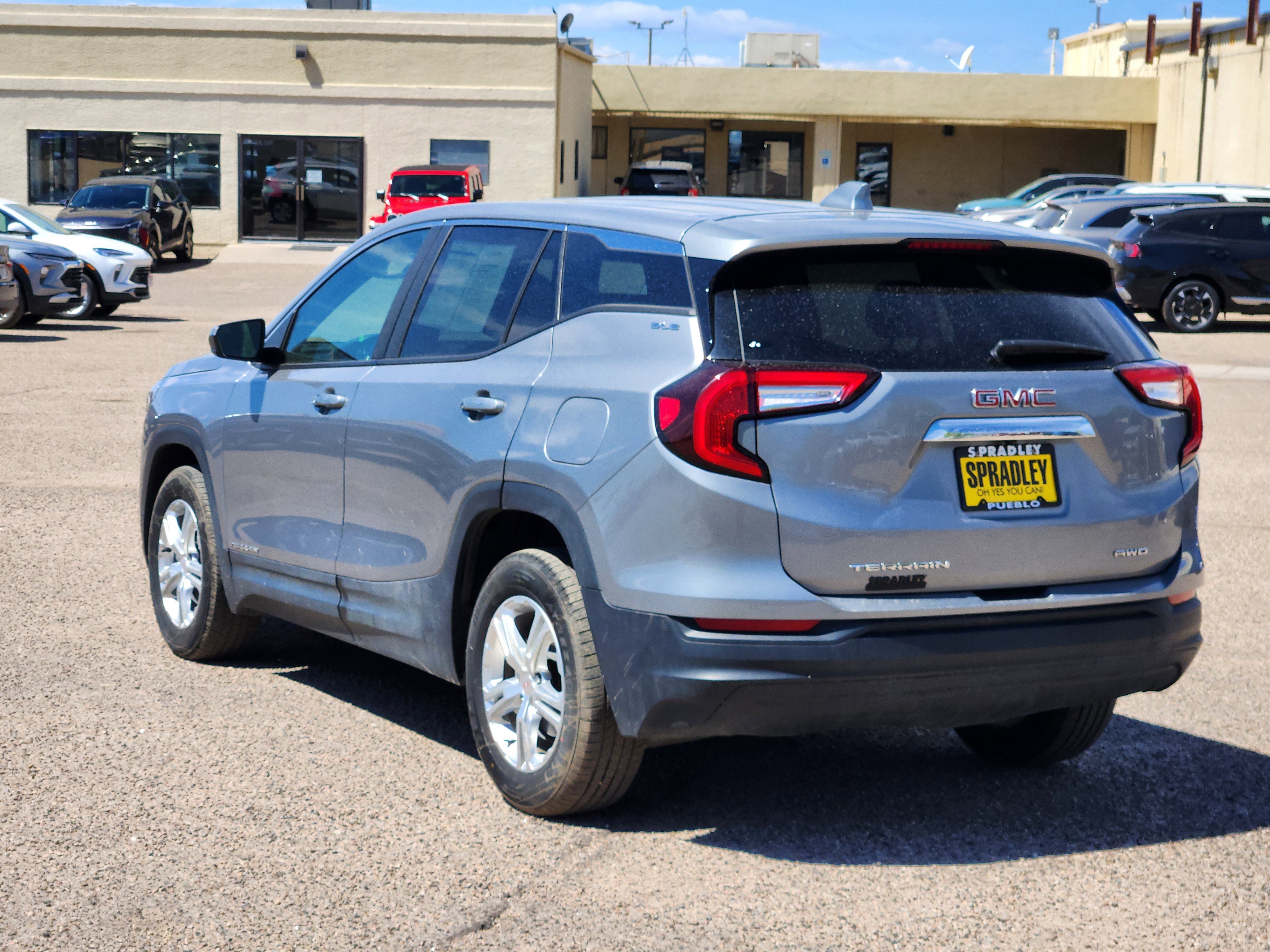 Used 2024 GMC Terrain SLE AWD/4WD image 3