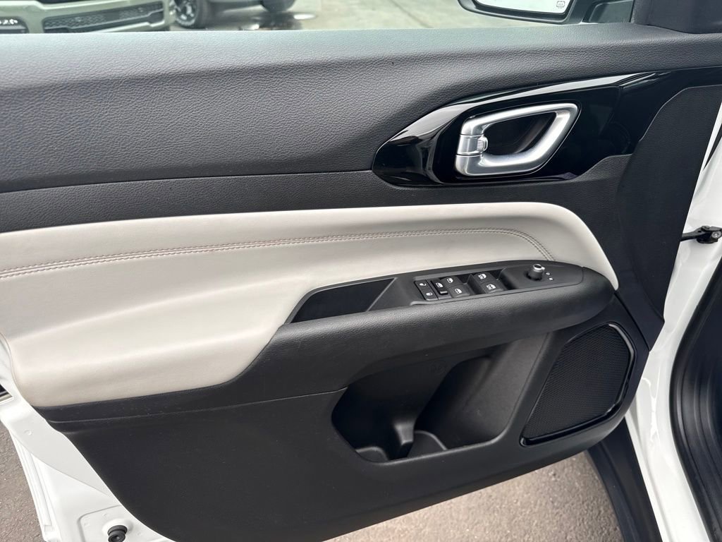 Certified 2022 Jeep Compass Limited image 12