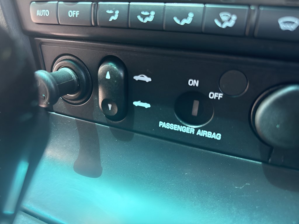 Used 2002 Ford Thunderbird RWD image 19