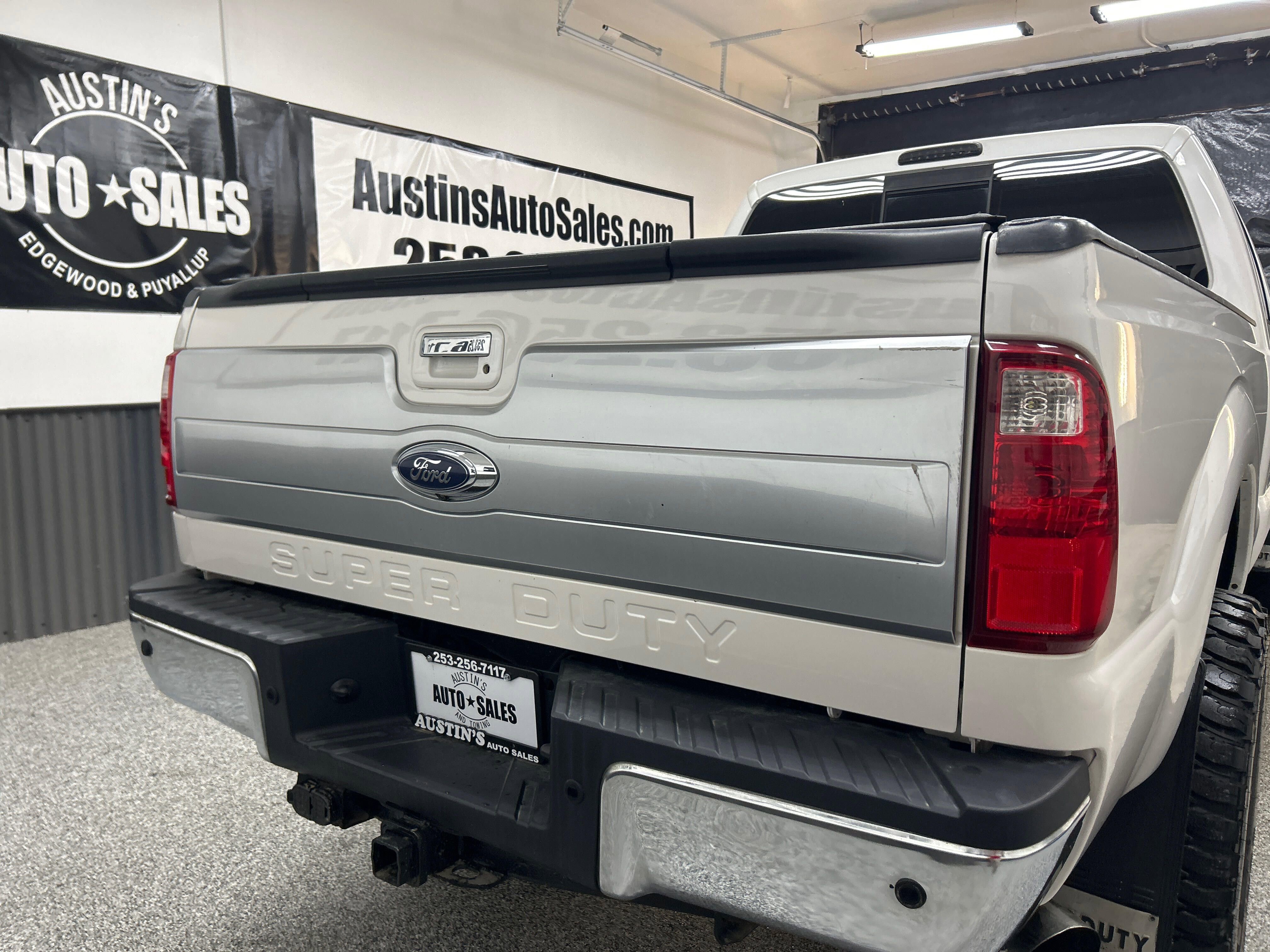 Used 2014 Ford F350 Platinum w/ Platinum Package image 5