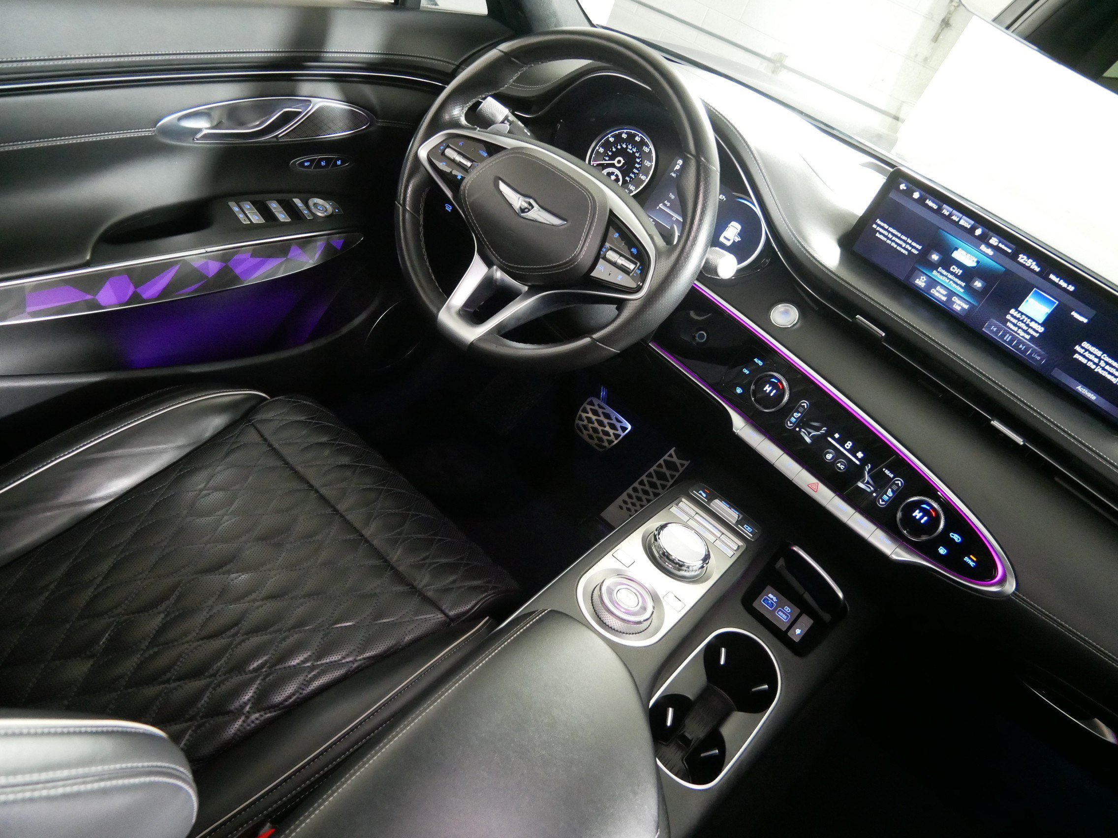 Used 2022 Genesis GV70 3.5T Sport w/ Sport Advanced Package AWD/4WD image 9