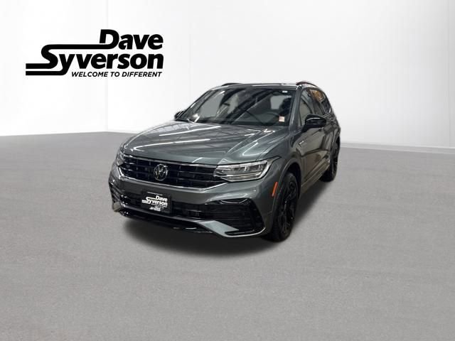 New 2024 Volkswagen Tiguan SE R-Line