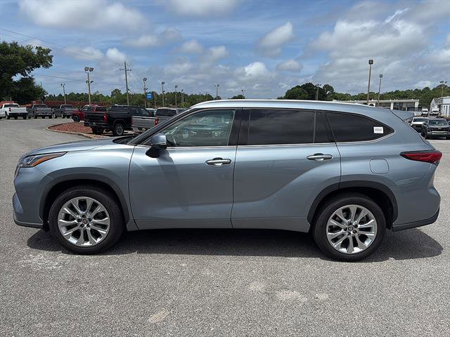 Used 2020 Toyota Highlander Limited FWD image 3