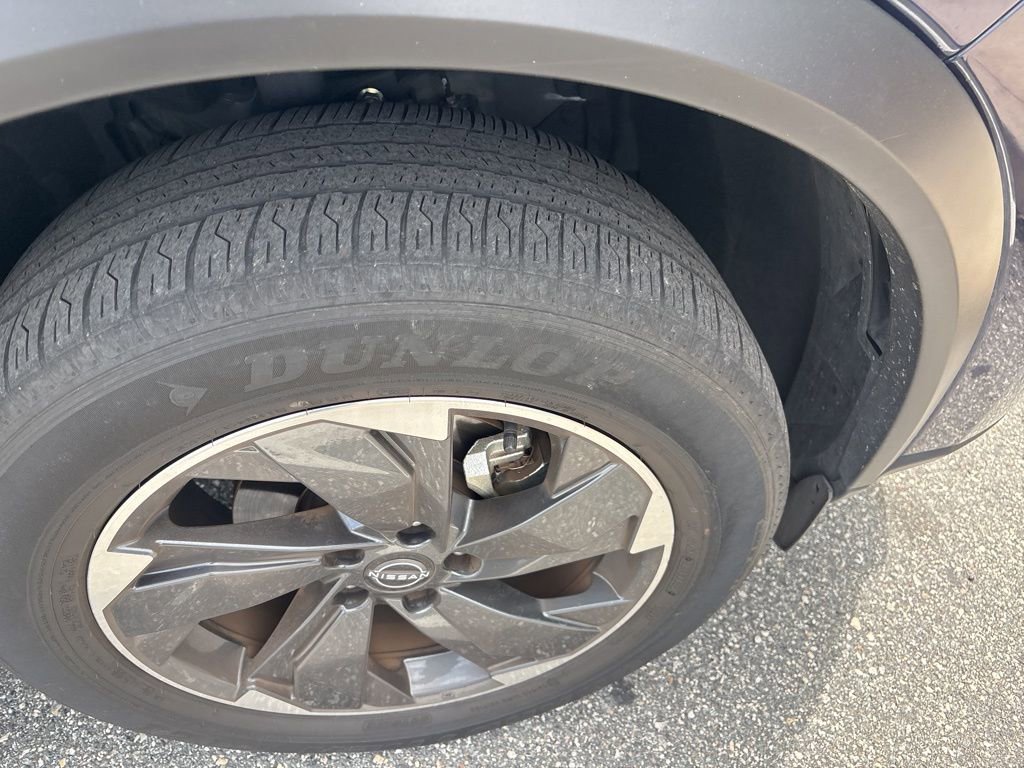 Used 2024 Nissan Rogue SV w/ SV Premium Package FWD image 17