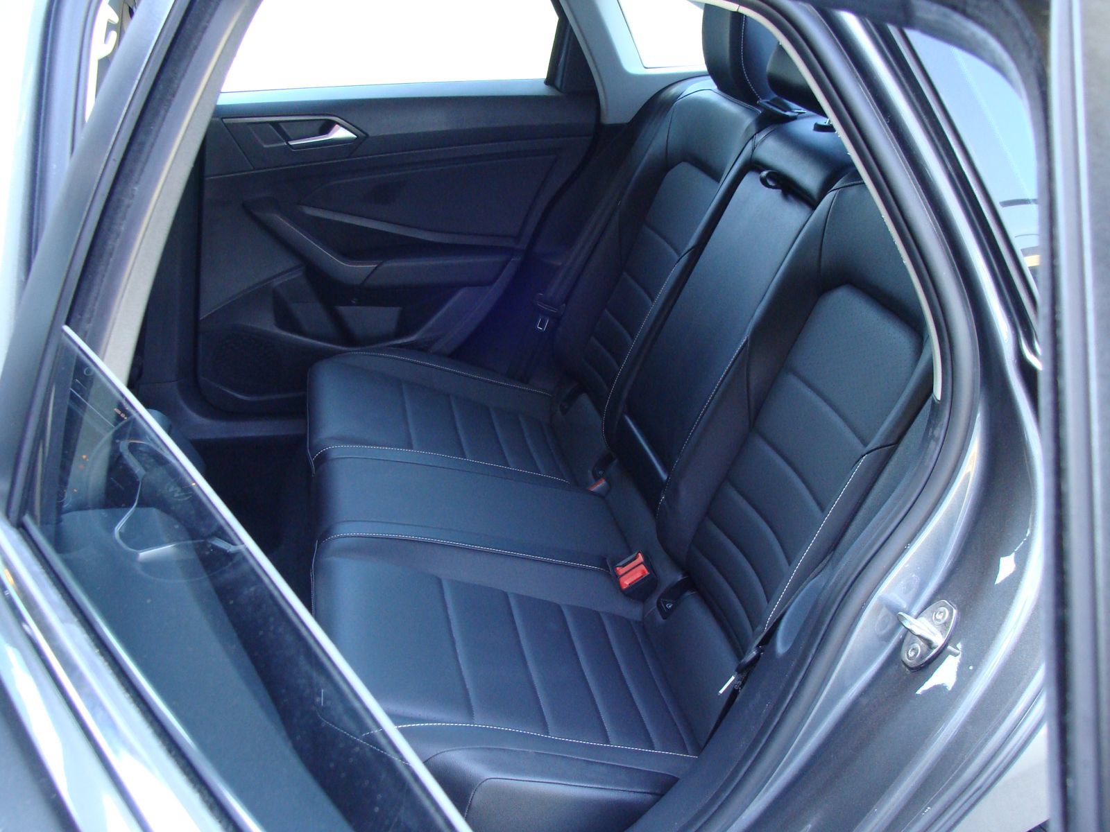 Used 2022 Volkswagen Jetta SE FWD image 35