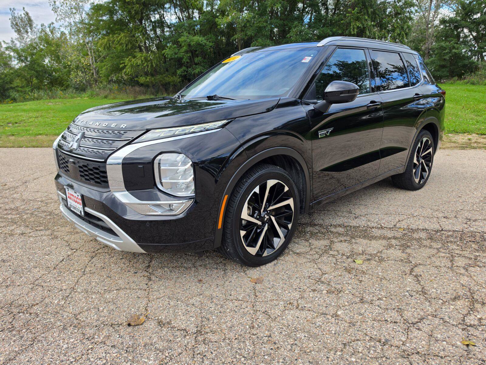 Used 2024 Mitsubishi Outlander 4WD Plug-In Hybrid image 6