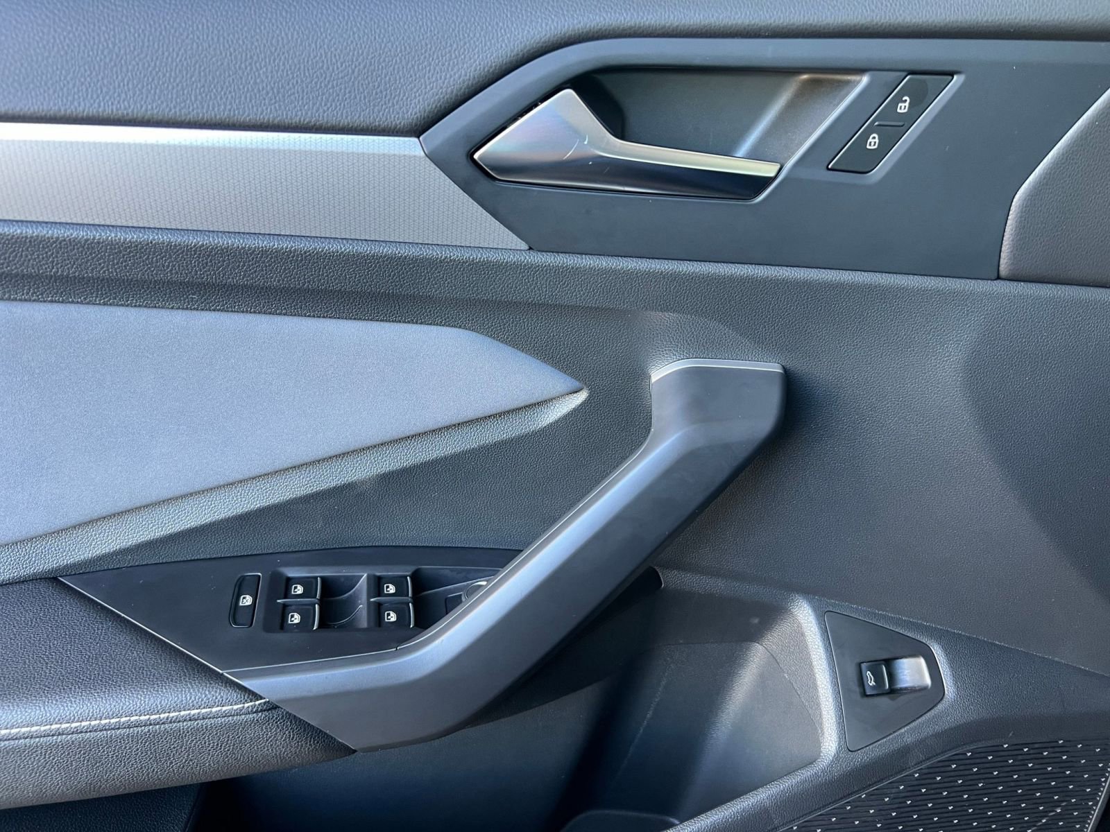 Used 2025 Volkswagen Jetta SE image 20