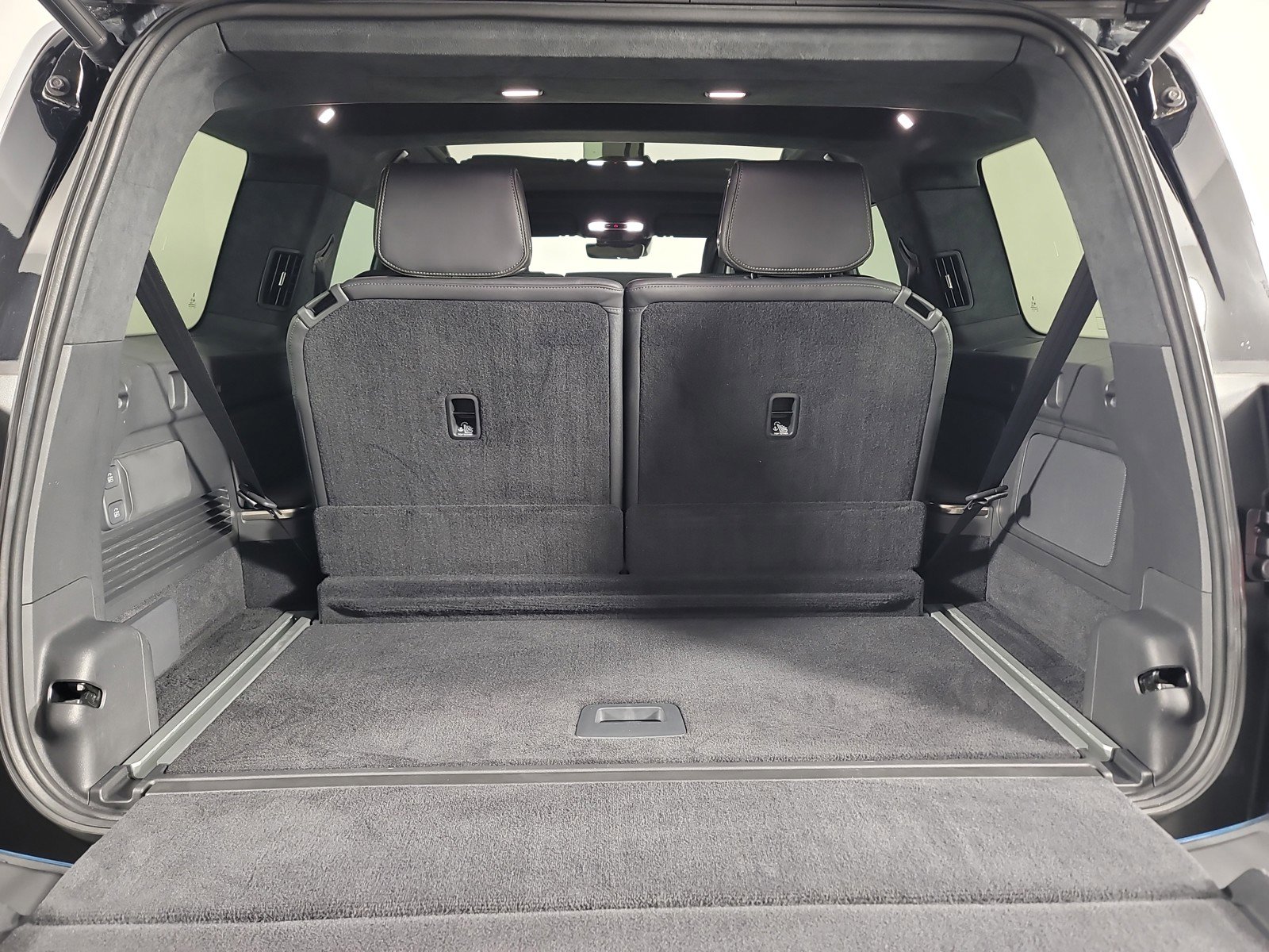 Used 2023 Rivian R1S Adventure AWD/4WD image 15