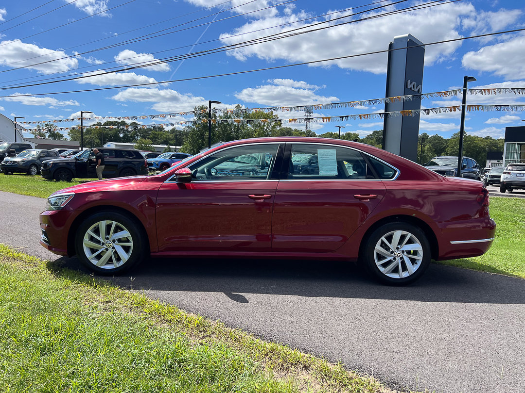 Used 2018 Volkswagen Passat 2.0T SE w/ SE Lighting Package FWD image 3