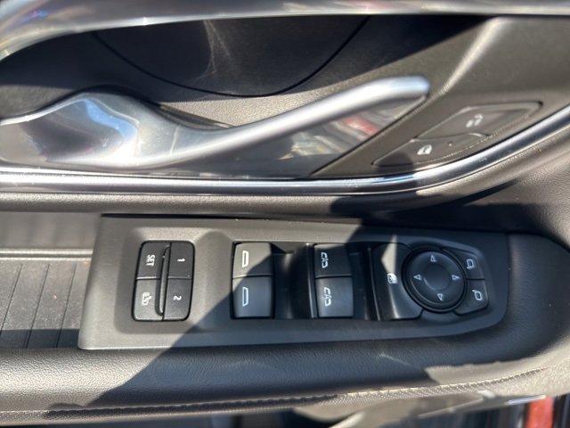 Used 2023 GMC Yukon SLT image 13