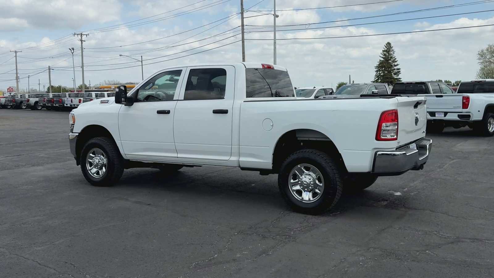 Used 2023 RAM 2500 Tradesman w/ Chrome Appearance Group AWD/4WD image 6