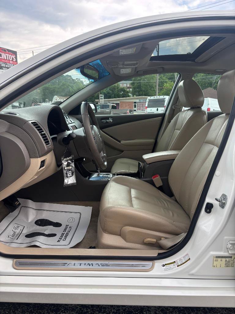 Used 2011 Nissan Altima 2.5 SL w/ 2.5SL Pkg FWD image 14