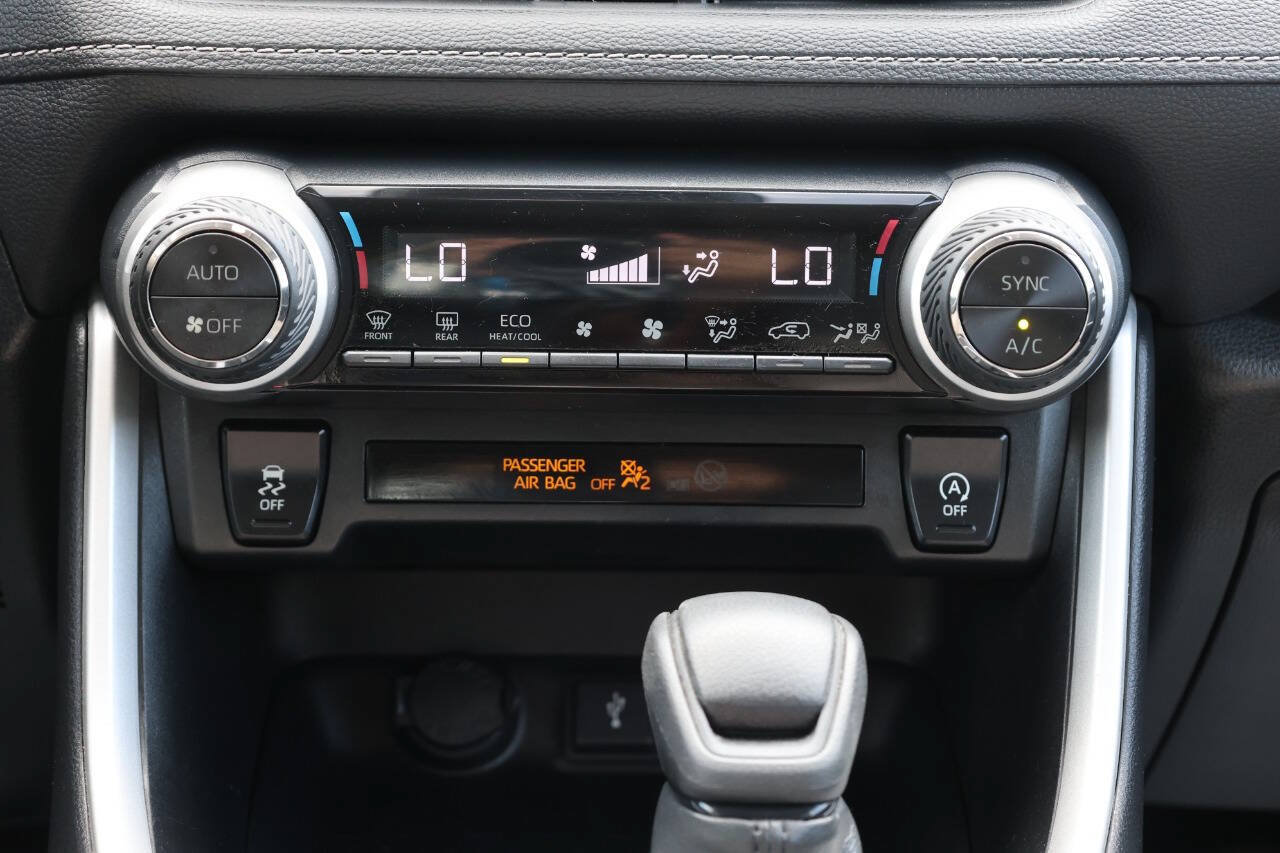 Used 2021 Toyota RAV4 XLE AWD/4WD image 21