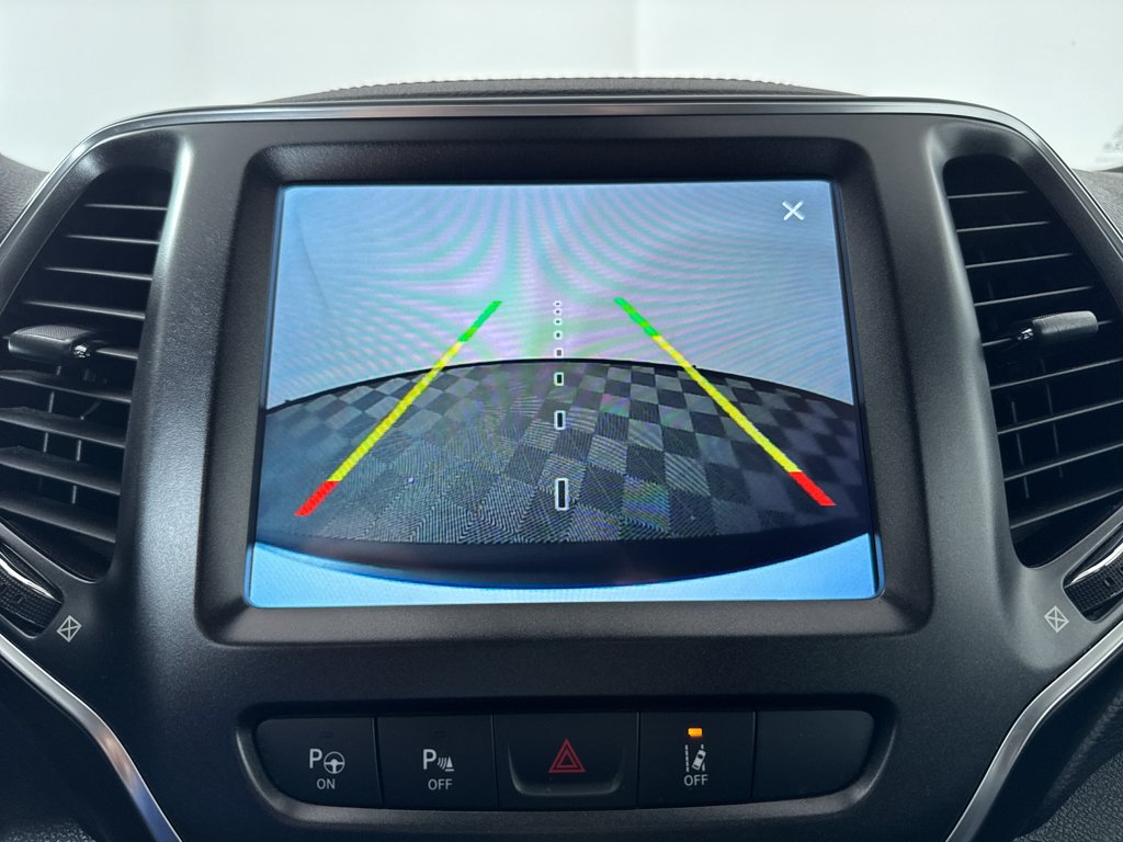 Used 2019 Jeep Cherokee Trailhawk AWD/4WD image 17