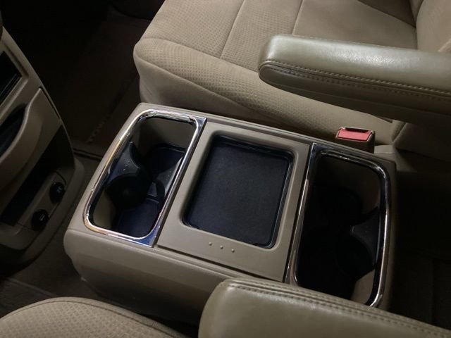 Used 2014 Chrysler Town & Country Touring FWD image 55